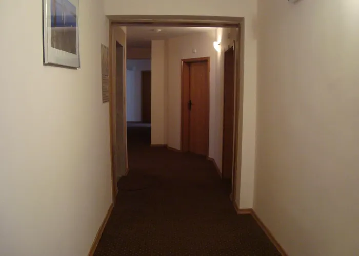 Ξενοδοχείο Astra Ράβντα