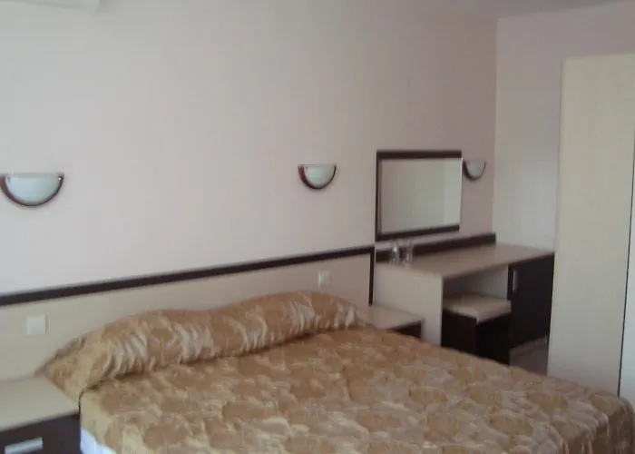 Ξενοδοχείο Astra Ράβντα