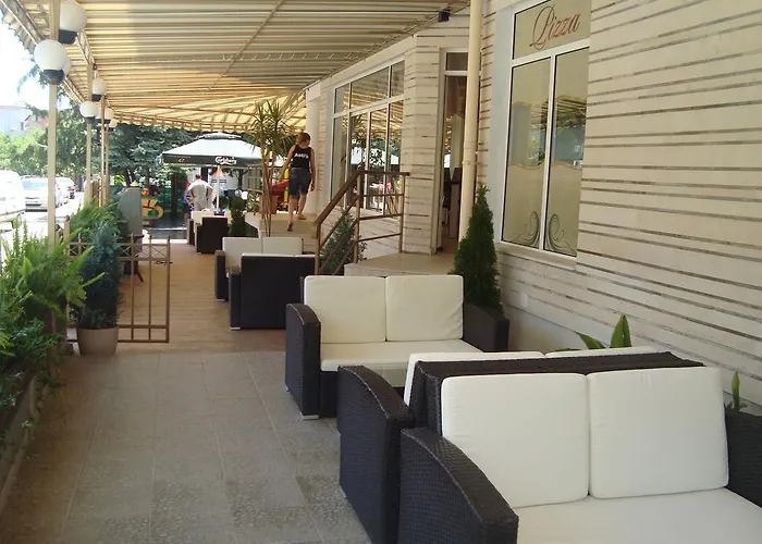 Ξενοδοχείο Astra Ράβντα